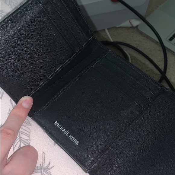 michael kors wallet - Picture 4 of 4